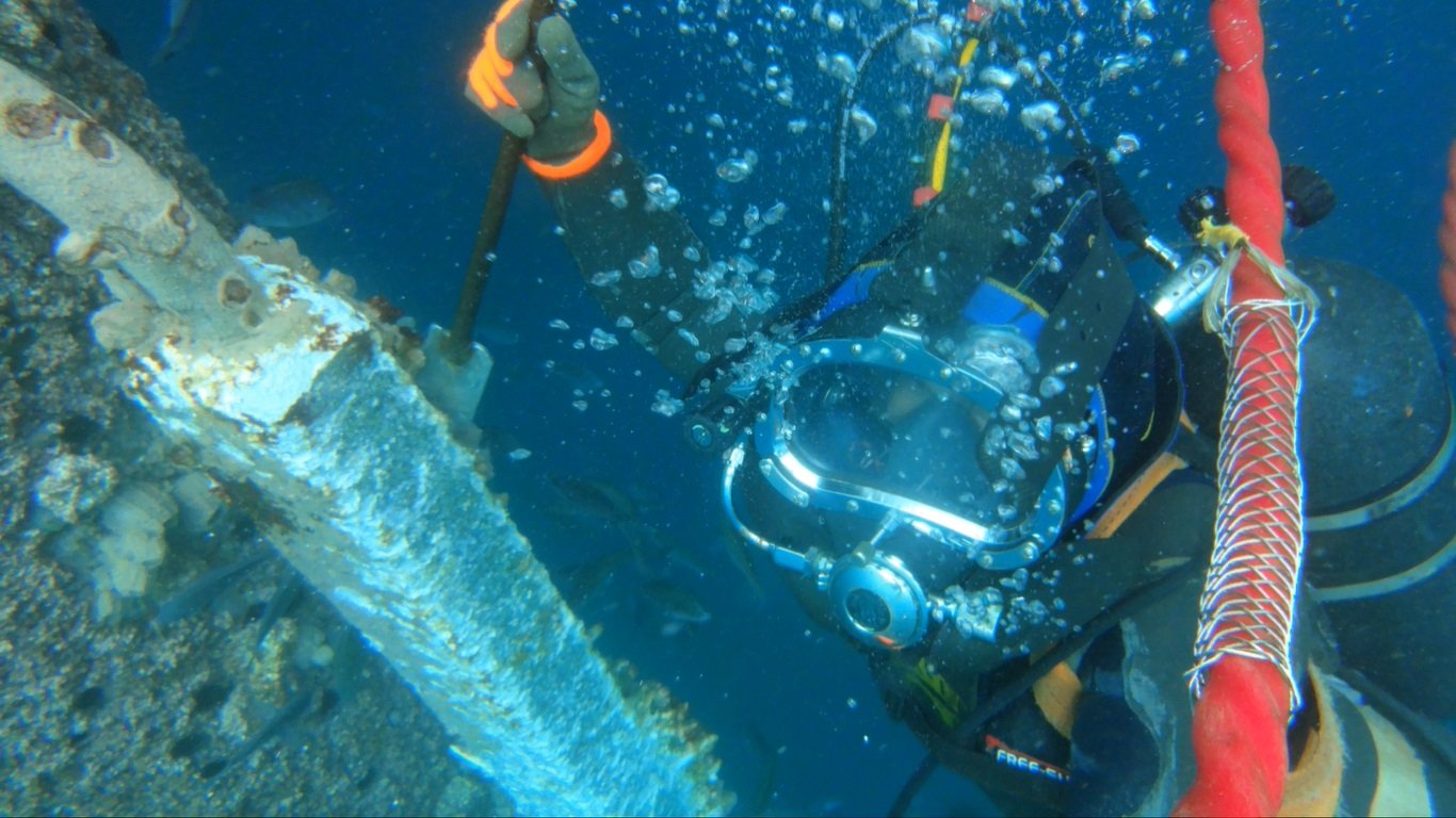 Buzo profesional de Servisub en faena submarina
